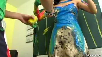 Working That Body Paint Screencap 50 on www.sinx.com