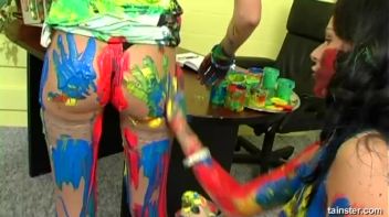 Working That Body Paint Screencap 75 on www.sinx.com