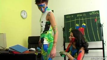 Working That Body Paint Screencap 77 on www.sinx.com