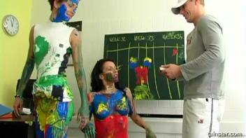 Working That Body Paint Screencap 79 on www.sinx.com