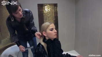 Blonde and brunette shampooing one another Screencap 16 on www.sinx.com