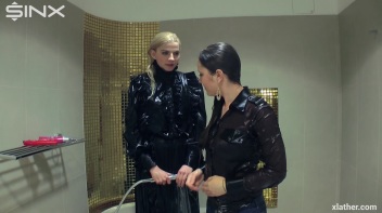 Blonde and brunette shampooing one another Screencap 41 on www.sinx.com