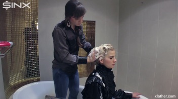 Blonde and brunette shampooing one another Screencap 8 on www.sinx.com