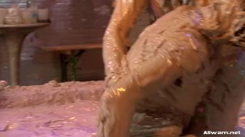 Mud Battling Eurobabe Freaks Screencap 24 on www.sinx.com