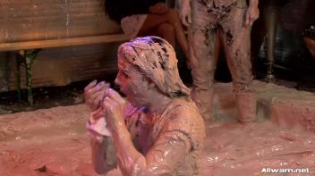 Mud Battling Eurobabe Freaks Screencap 35 on www.sinx.com