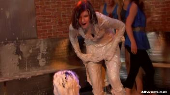 Mud Battling Eurobabe Freaks Screencap 36 on www.sinx.com