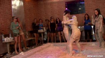 Mud Battling Eurobabe Freaks Screencap 42 on www.sinx.com