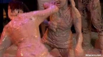 Mud Battling Eurobabe Freaks Screencap 48 on www.sinx.com