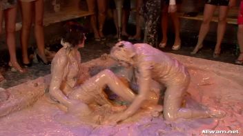 Mud Battling Eurobabe Freaks Screencap 50 on www.sinx.com