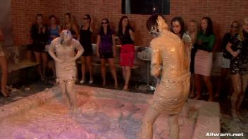 Mud Battling Eurobabe Freaks Screencap 54 on www.sinx.com