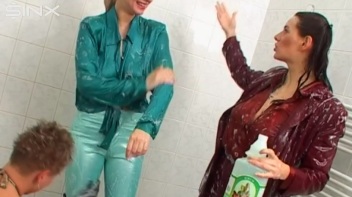 Wet And Messy Shower Fun For Three Babes Screencap 21 on www.sinx.com