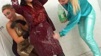 Wet And Messy Shower Fun For Three Babes Screencap 9 on www.sinx.com