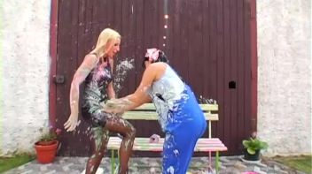 Sloppy Goo Catfight Screencap 15 on www.sinx.com