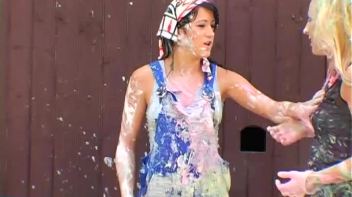 Sloppy Goo Catfight Screencap 20 on www.sinx.com