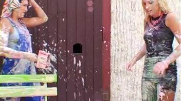 Sloppy Goo Catfight Screencap 21 on www.sinx.com