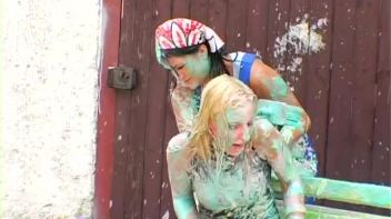 Sloppy Goo Catfight Screencap 28 on www.sinx.com