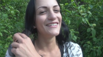 Extrem Public - Fick am See und plötzlich bekamen wir Besuch Screencap 5 on www.sinx.com