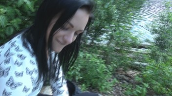 Extrem Public - Fick am See und plötzlich bekamen wir Besuch Screencap 7 on www.sinx.com