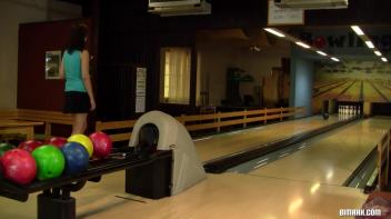 Bisexual Bowlers Screencap 2 on www.sinx.com