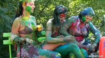 Extreme Finger Painting Goes Eurobabe Brawl Screencap 75 on www.sinx.com