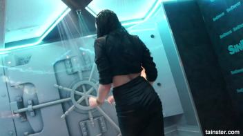 Shy girls get wet Screencap 2 on www.sinx.com