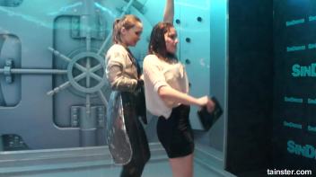 Shy girls get wet Screencap 66 on www.sinx.com