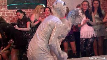 Get Your Mess On, Ladies! Screencap 27 on www.sinx.com