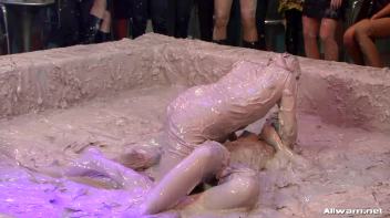 Get Your Mess On, Ladies! Screencap 28 on www.sinx.com