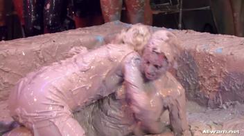 Get Your Mess On, Ladies! Screencap 33 on www.sinx.com