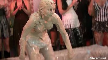 Get Your Mess On, Ladies! Screencap 34 on www.sinx.com