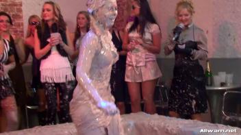 Get Your Mess On, Ladies! Screencap 53 on www.sinx.com