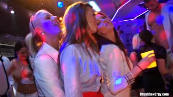 International Summer Lovin' Part 1 - Main Edit Screencap 79 on www.sinx.com