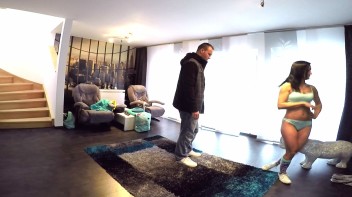 Extrataschengeld für die Babysitterin Screencap 19 on www.sinx.com