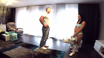 Extrataschengeld für die Babysitterin Screencap 24 on www.sinx.com