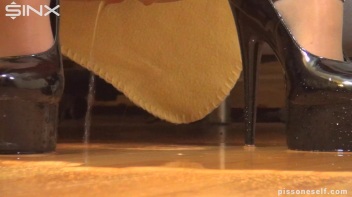 Dripping Wet And Sexy Pissing Screencap 16 on www.sinx.com