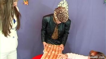 Business Women Egg Fight! Screencap 6 on www.sinx.com