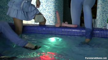 Jean Queens Ready When Wet Part 1 Screencap 7 on www.sinx.com