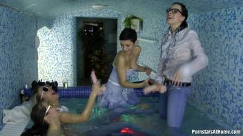 Jean Queens Ready When Wet Part 1 Screencap 32 on www.sinx.com