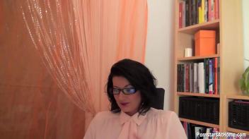 Business Bitch Is A Total Piss Slut Screencap 3 on www.sinx.com