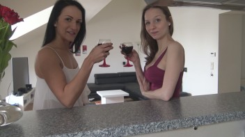 Heimliche Zungenspiele Screencap 44 on www.sinx.com