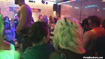 Party Hardcore Gone Crazy Vol. 32 Part 1 - Cam 3 Screencap 59 on www.sinx.com