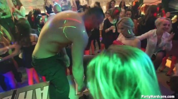 Party Hardcore Gone Crazy Vol. 32 Part 1 - Cam 3 Screencap 63 on www.sinx.com