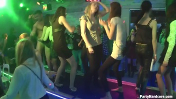 Party Hardcore Gone Crazy Vol. 32 Part 7 - Cam 1 Screencap 62 on www.sinx.com