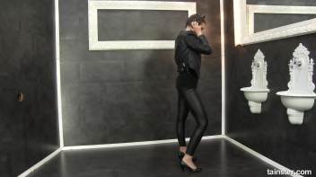 Cute DJ gets bit slimy Screencap 3 on www.sinx.com