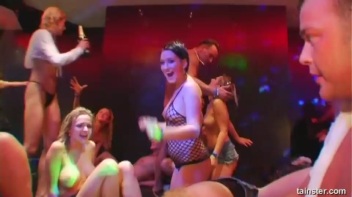 Blue Jean Babes Part 3 Cam 1 Screencap 40 on www.sinx.com