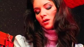 Little Sex Shop of Horrors Screencap 57 on www.sinx.com