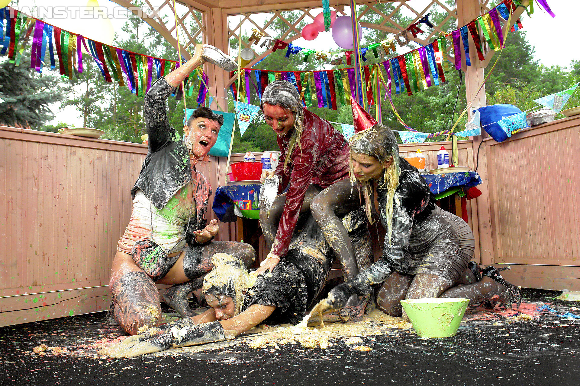 Birthday Party Messacre on www.sinx.com