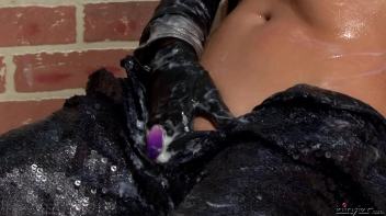 Gloves Won't Protect Her From The Slime Blast! Screencap 79 on www.sinx.com