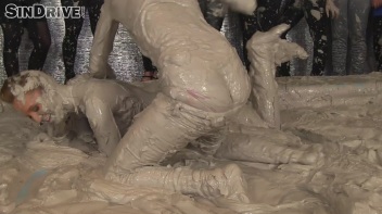 Muddy Wrestling: Jenny Lee vs. Liana Screencap 91 on www.sinx.com