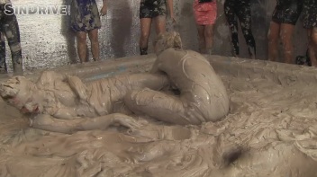 Muddy Wrestling: Jenny Lee vs. Liana Screencap 100 on www.sinx.com